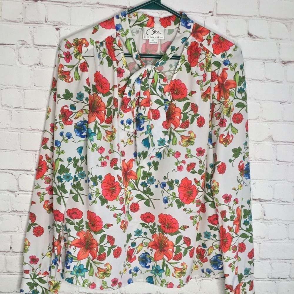 Anthropologie Olivia Culpo Tote Red/White Floral Tie Neck Blouse Women XS China